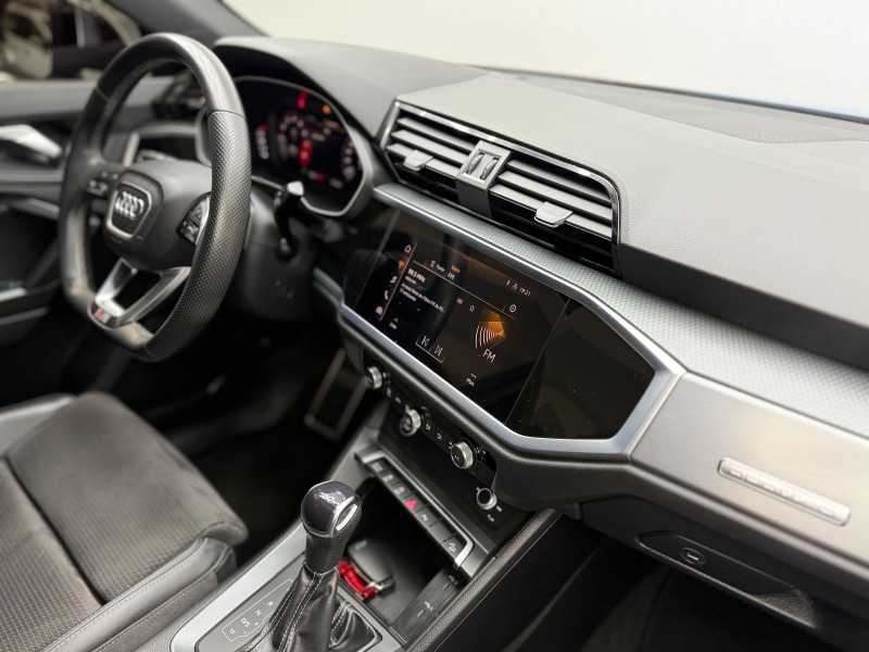 Q3 2.0 TFSI SPORTBACK PERFORMANCE BLACK QUATTRO GASOLINA 4P AUTOMÁTICO - 2022 - CAXIAS DO SUL