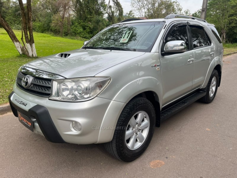 hilux sw4 3.0 srv 4x4 7 lugares 16v turbo intercooler diesel 4p automatico 2011 feliz