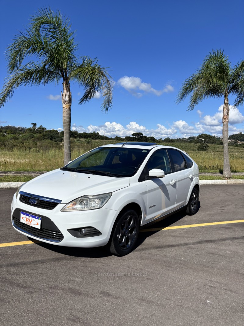 focus 2.0 titanium hatch 16v flex 4p automatico 2012 carlos barbosa
