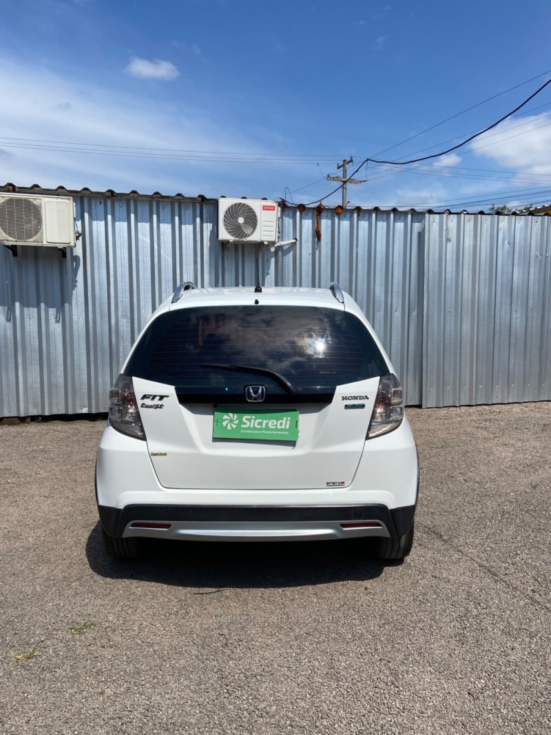 FIT 1.5 TWIST 16V FLEX 4P AUTOMÁTICO - 2014 - SAPIRANGA