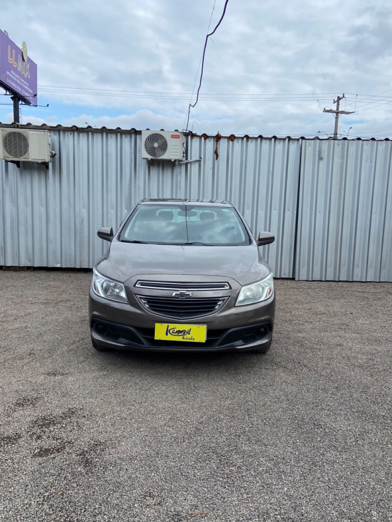 ONIX 1.0 LT 8V FLEX 4P MANUAL - 2014 - SAPIRANGA