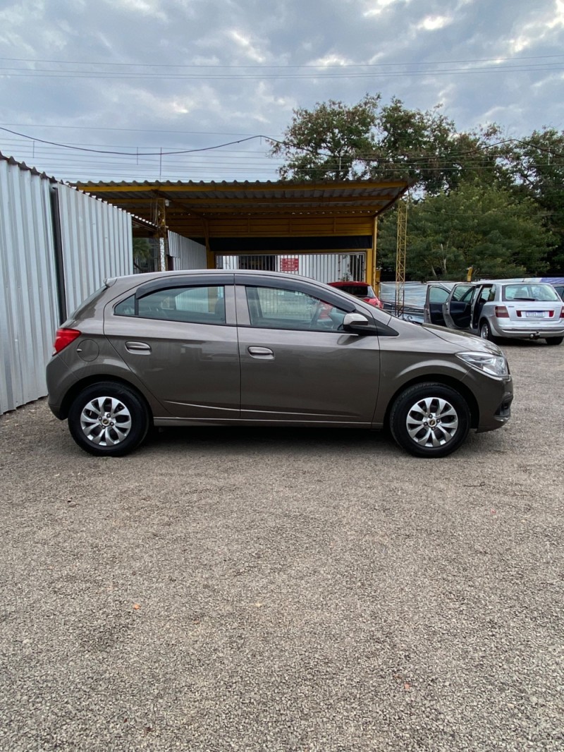ONIX 1.0 LT 8V FLEX 4P MANUAL - 2014 - SAPIRANGA