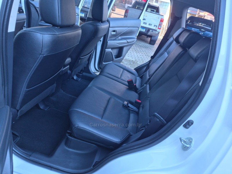OUTLANDER 2.0 COMFORT 16V GASOLINA 4P AUTOMÁTICO - 2018 - CAXIAS DO SUL