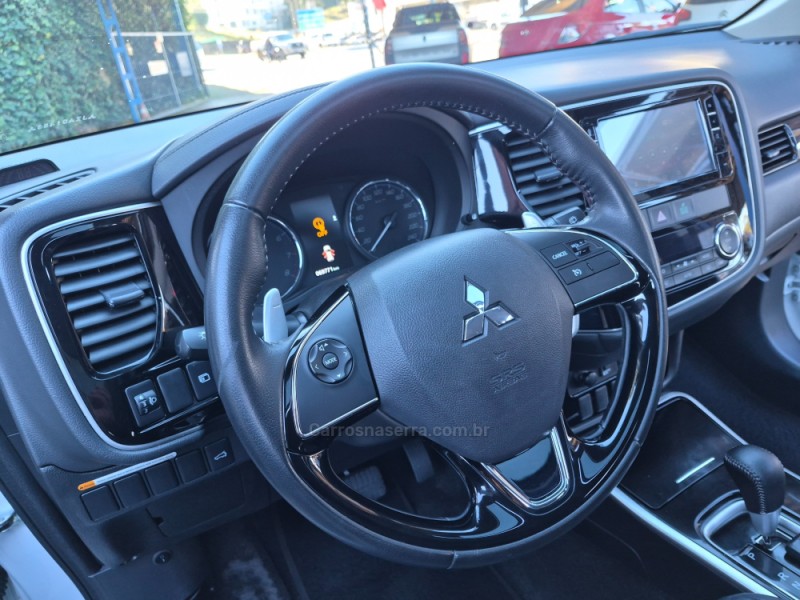 OUTLANDER 2.0 COMFORT 16V GASOLINA 4P AUTOMÁTICO - 2018 - CAXIAS DO SUL