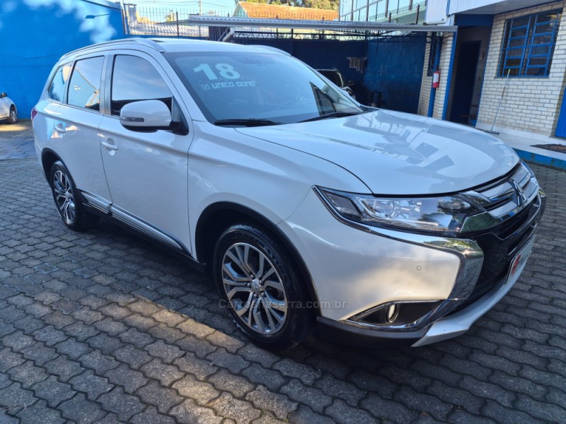OUTLANDER 2.0 COMFORT 16V GASOLINA 4P AUTOMÁTICO - 2018 - CAXIAS DO SUL