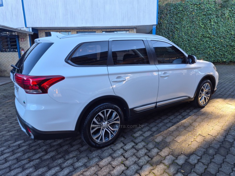 OUTLANDER 2.0 COMFORT 16V GASOLINA 4P AUTOMÁTICO - 2018 - CAXIAS DO SUL