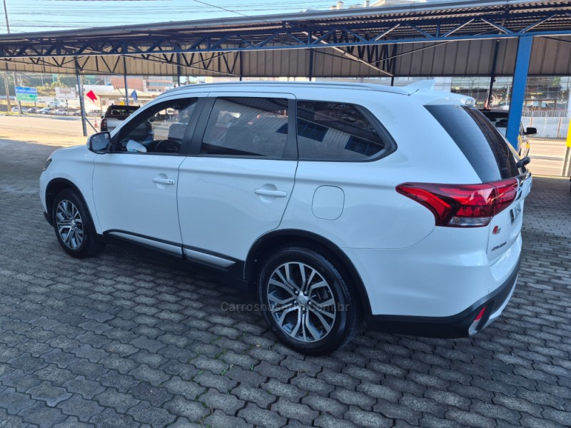 OUTLANDER 2.0 COMFORT 16V GASOLINA 4P AUTOMÁTICO - 2018 - CAXIAS DO SUL