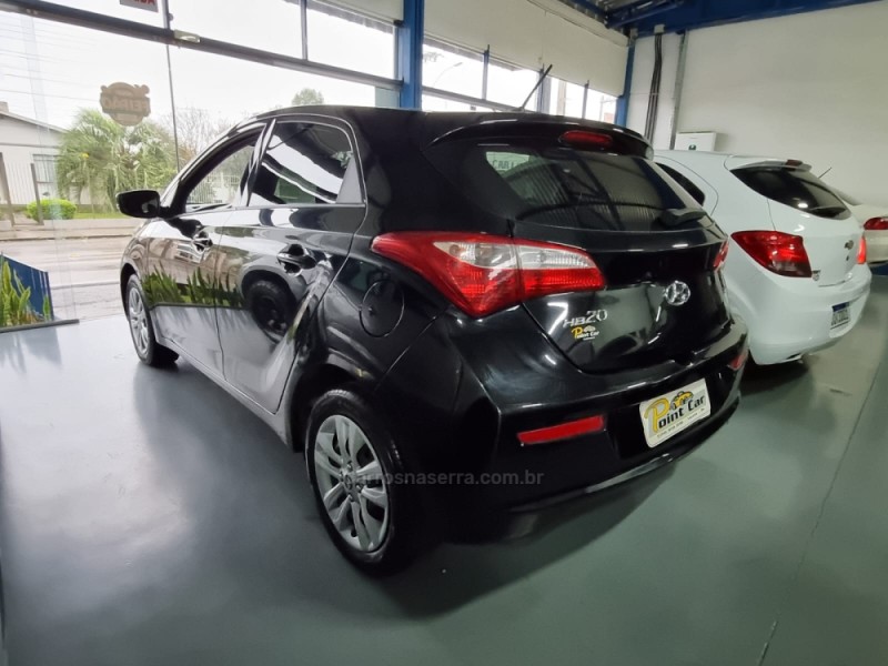 HB20 1.6 COMFORT PLUS 16V FLEX 4P MANUAL - 2017 - VACARIA