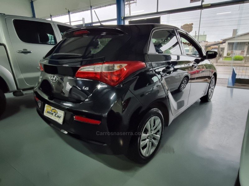 HB20 1.6 COMFORT PLUS 16V FLEX 4P MANUAL - 2017 - VACARIA