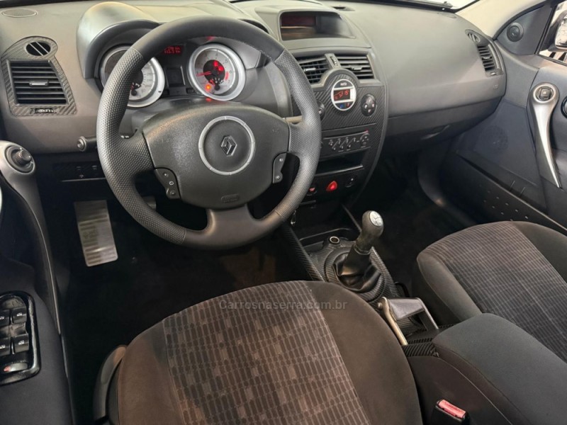 MÉGANE 1.6 DYNAMIQUE GRAND TOUR 16V FLEX 4P MANUAL - 2012 - SãO LEOPOLDO
