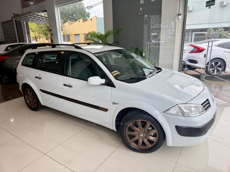 MÉGANE 1.6 DYNAMIQUE GRAND TOUR 16V FLEX 4P MANUAL - 2012 - SãO LEOPOLDO
