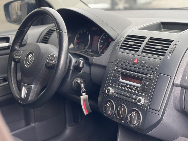 POLO SEDAN 1.6 MI 8V FLEX 4P MANUAL - 2014 - CAXIAS DO SUL