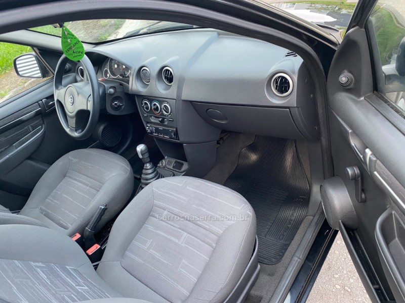 PRISMA 1.0 MPFI VHCE MAXX 8V FLEX 4P MANUAL - 2010 - CAXIAS DO SUL