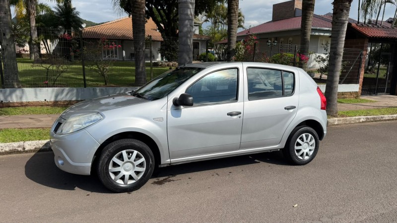 sandero 1.0 authentique 8v flex 4p manual 2011 feliz
