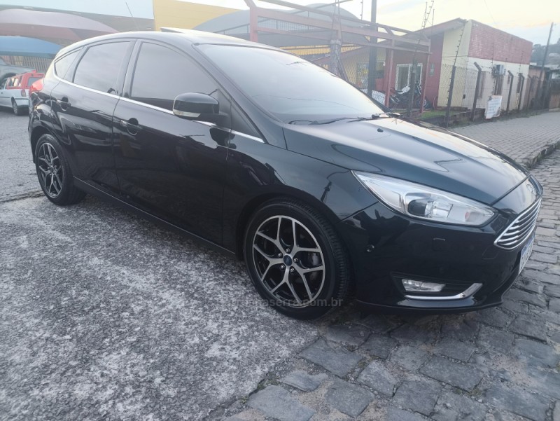 focus 2.0 titanium plus hatch 16v flex 4p auto 2016 farroupilha