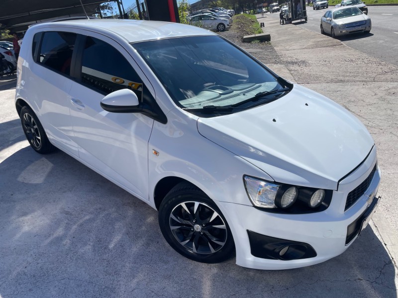 sonic 1.6 lt 16v flex 4p manual 2014 caxias do sul