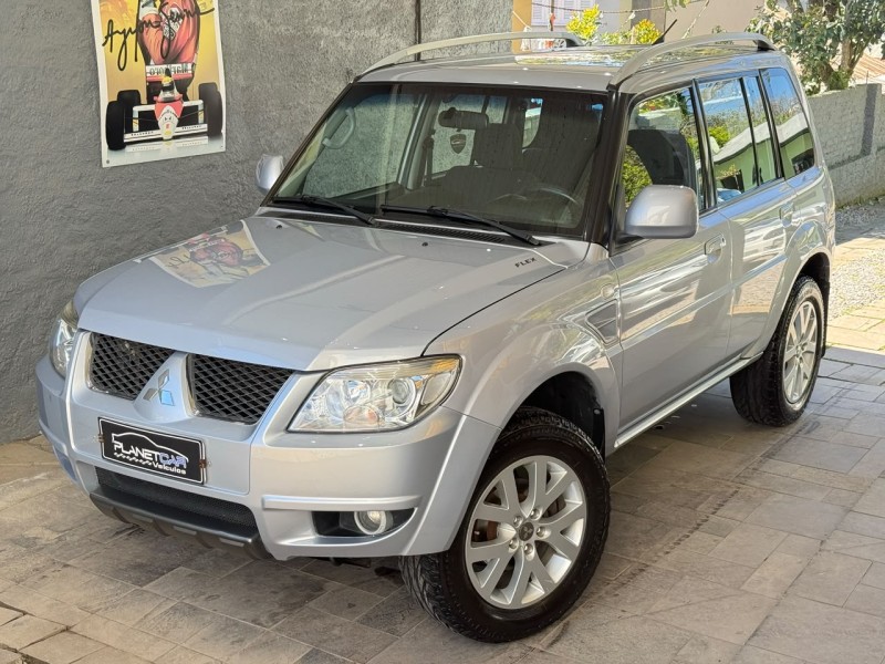 pajero tr4 2.0 4x4 16v 140cv flex 4p automatico 2010 farroupilha