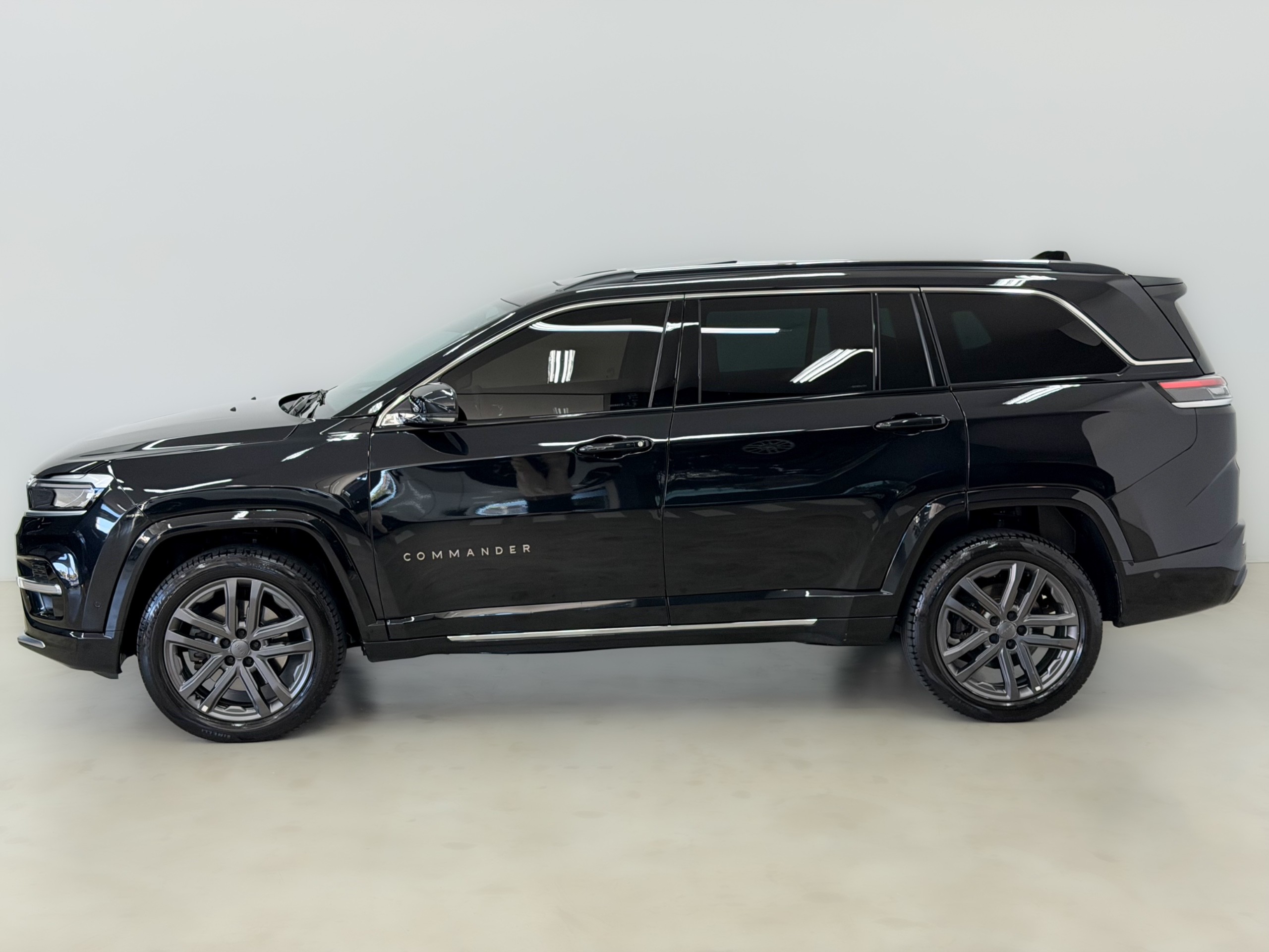 JEEP COMMANDER — foto 4
