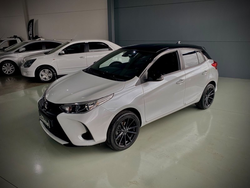 yaris 1.5 xs connect 16v flex 4p automatico 2023 lajeado