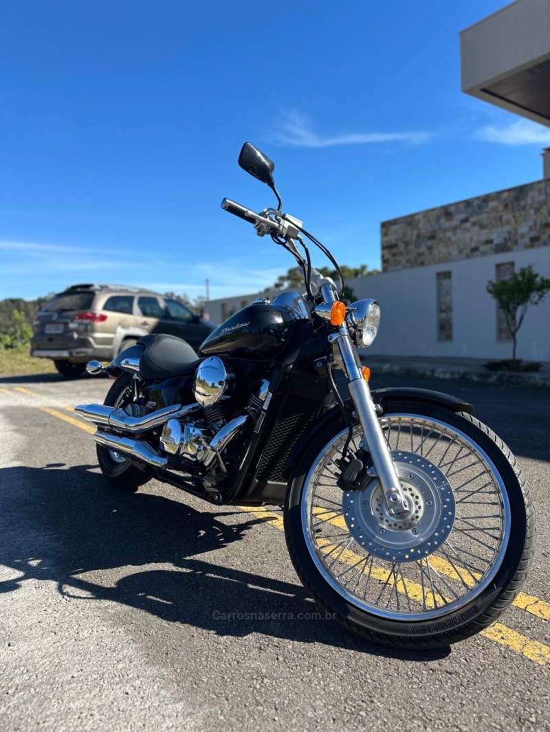 SHADOW 750 