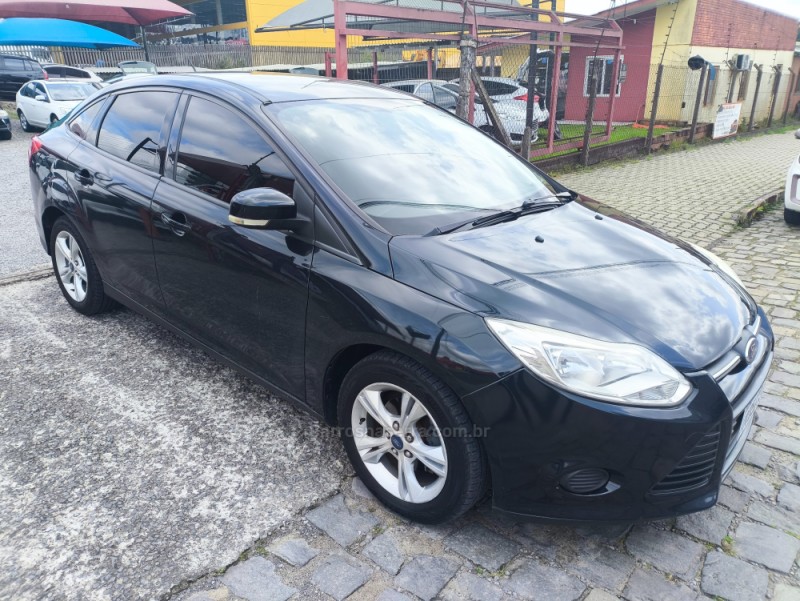 FOCUS 1.6 S 16V FLEX 4P MANUAL