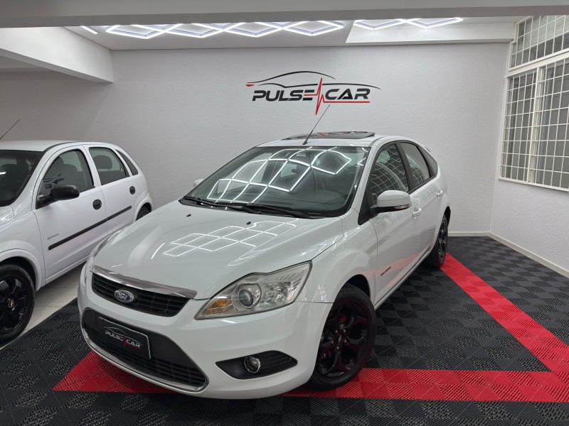 focus 2.0 titanium hatch 16v flex 4p manual 2013 caxias do sul