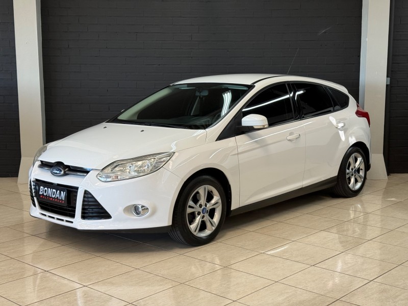 focus 1.6 se hatch 16v flex 4p automatico 2015 farroupilha