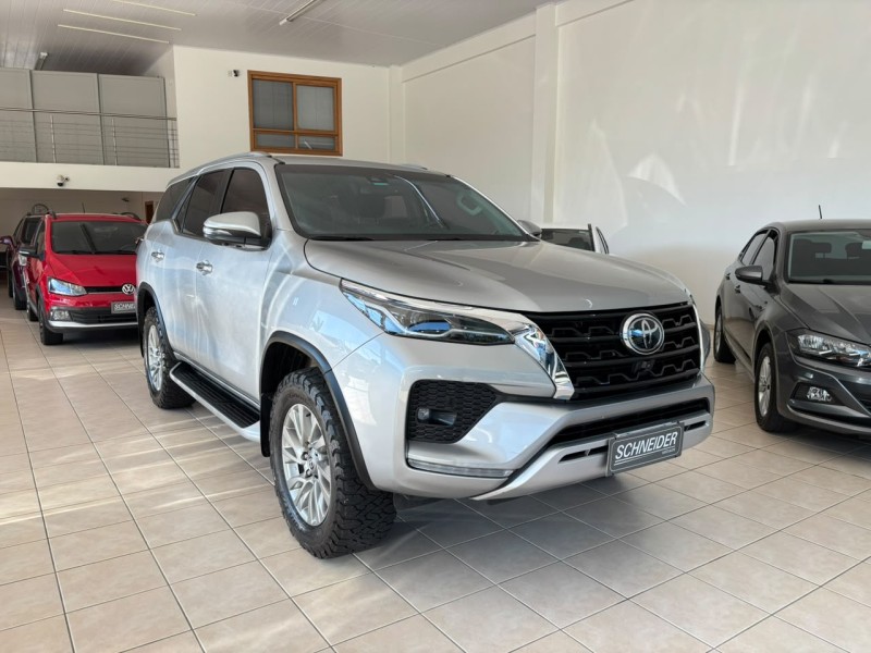 hilux sw4 2.8 4x4 srx platinum turbo 7 lugares diesel 4p automatico 2023 nova petropolis