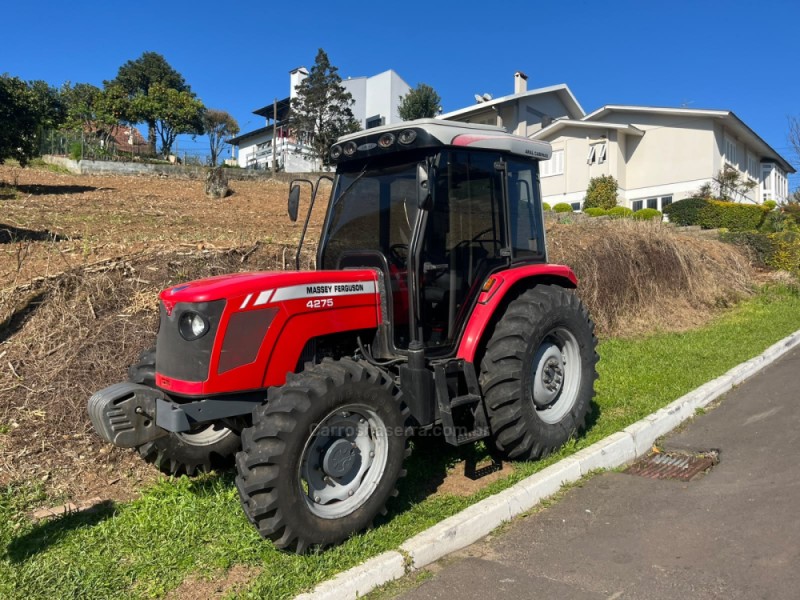 TRATOR 4275 