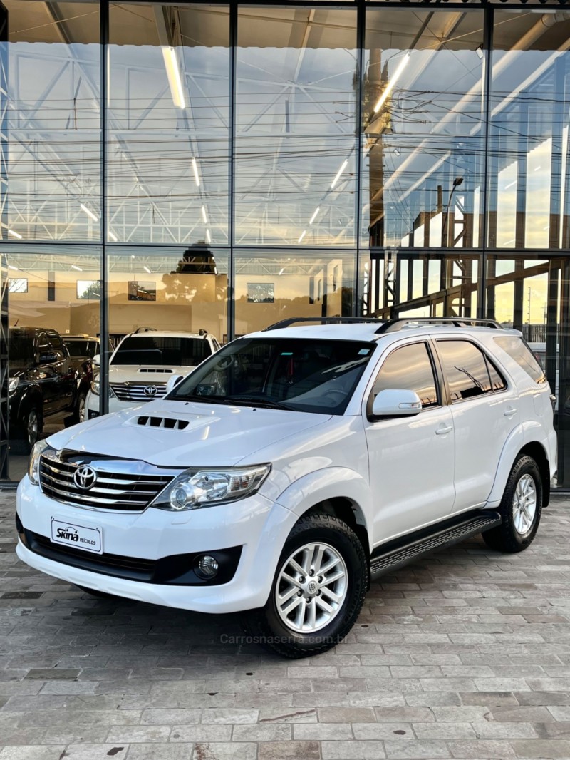 HILUX SW4 3.0 SRV 4X4 7 LUGARES 16V TURBO INTERCOOLER DIESEL 4P AUTOMÁTICO