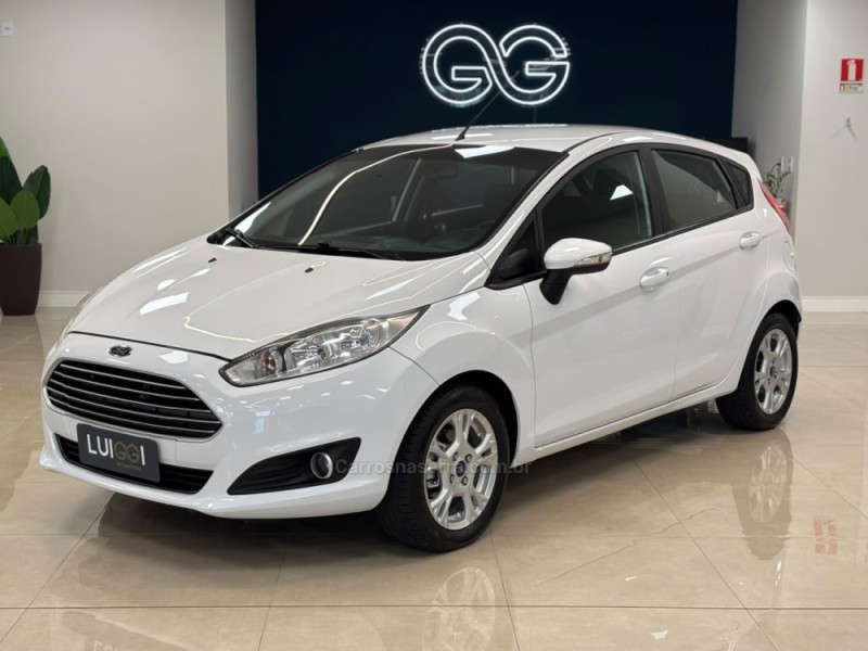 fiesta 1.5 se hatch 16v flex 4p manual 2015 carlos barbosa