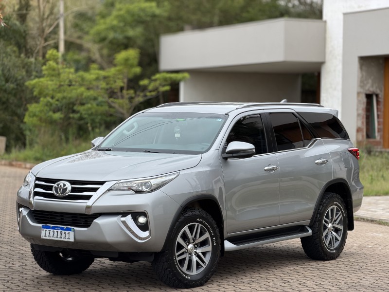 hilux sw4 2.8 srx 4x4 16v turbo intercooler diesel 4p automatico 2019 dois irmaos