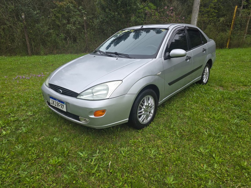 focus 2.0 ghia sedan 16v flex 4p manual 2001 farroupilha