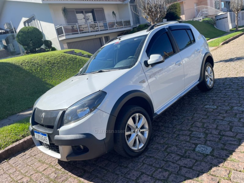 sandero 1.6 stepway 16v flex 4p automatico 2014 porto alegre