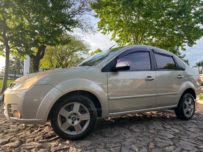 fiesta 1.6 mpi class sedan 8v flex 4p manual 2010 dois irmaos