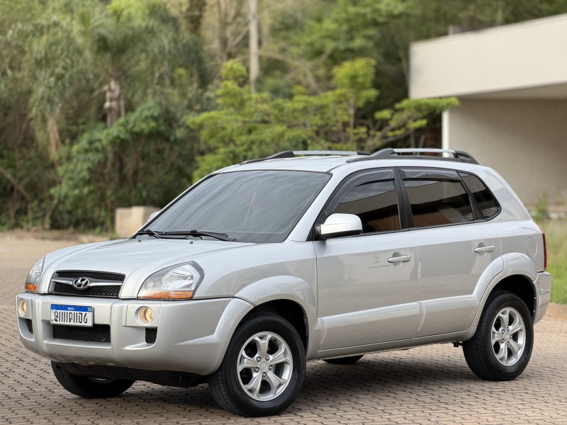 tucson 2.0 mpfi gls 16v 143cv 2wd flex 4p automatico 2016 dois irmaos
