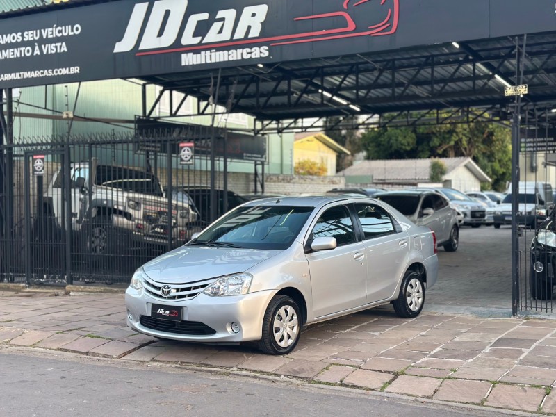 etios 1.5 xs 16v flex 4p manual 2013 caxias do sul