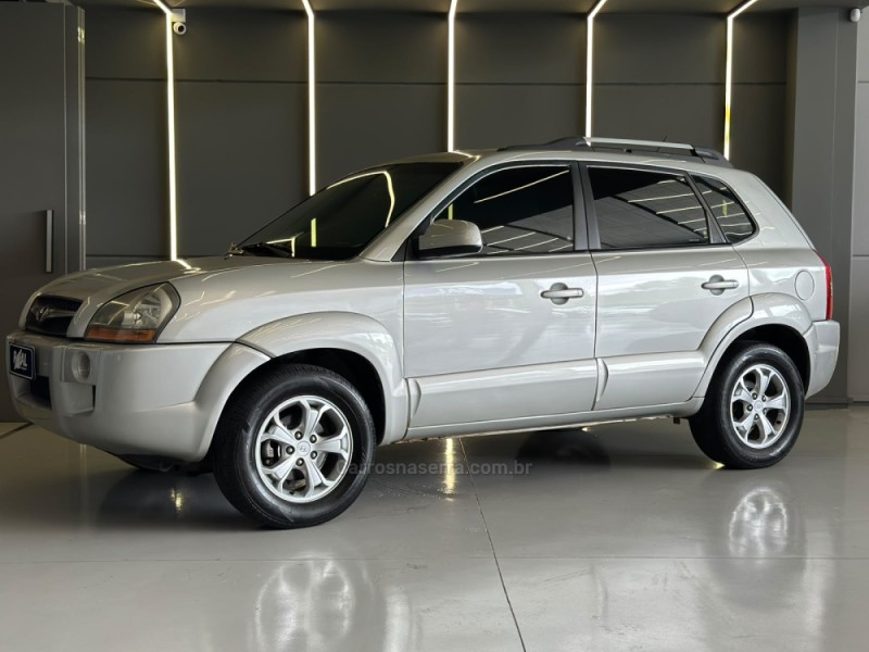 tucson 2.0 mpfi gls base 16v 143cv 2wd gasolina 4p automatico 2013 sapiranga