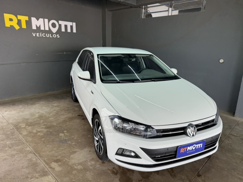 polo 1.0	200 tsi highline automatico  2022 mucum