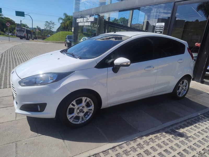 fiesta 1.6 se hatch 16v flex 4p automatico 2014 caxias do sul