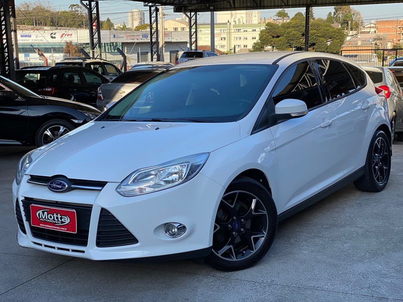 focus 2.0 se hatch 16v flex 4p auto 2014 caxias do sul