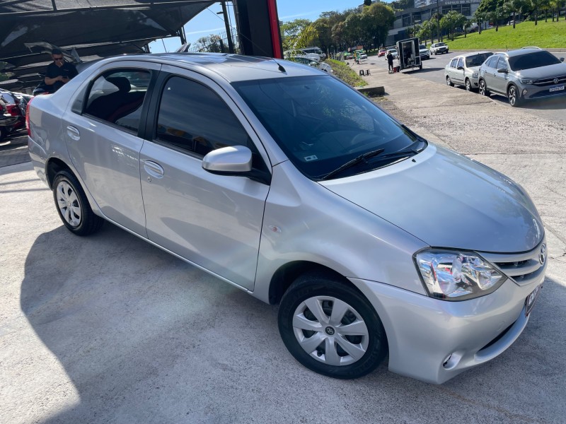 etios 1.5 xs sedan 16v flex 4p manual 2015 caxias do sul
