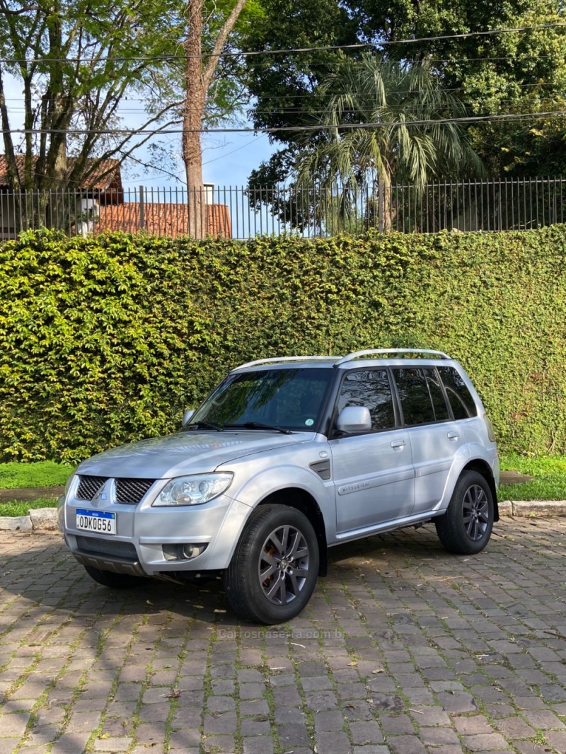 pajero tr4 2.0 4x2 16v gasolina 4p automatico 2013 sapiranga