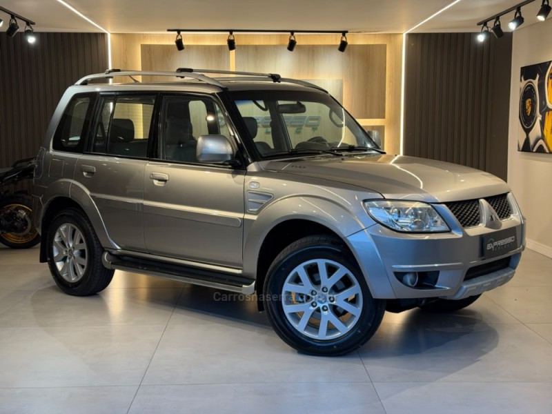 pajero tr4 2.0 4x4 16v 131cv gasolina 4p automatico 2011 canoas