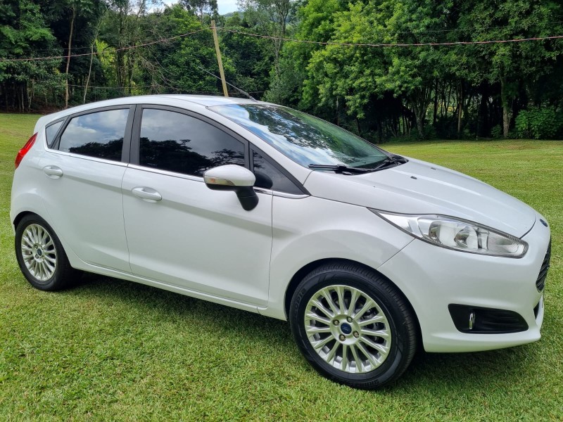 fiesta 1.6 titanium plus hatch 16v flex 4p automatico 2015 caxias do sul