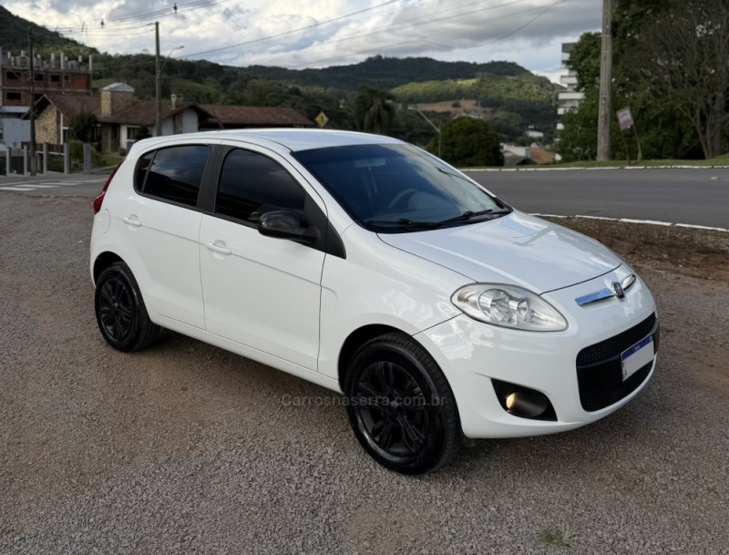 palio 1.6 mpi essence 16v flex 4p automatizado 2015 nova araca