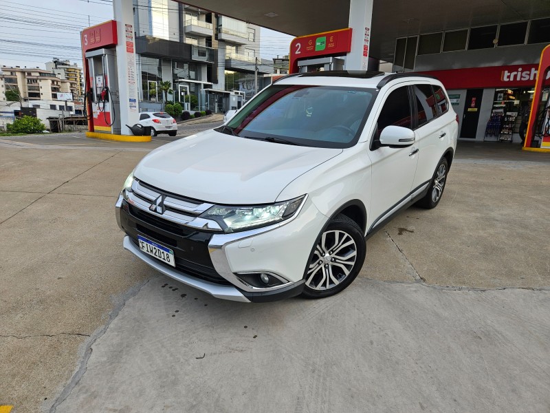 outlander 2.2 4x4 16v diesel 4p automatico 2016 caxias do sul