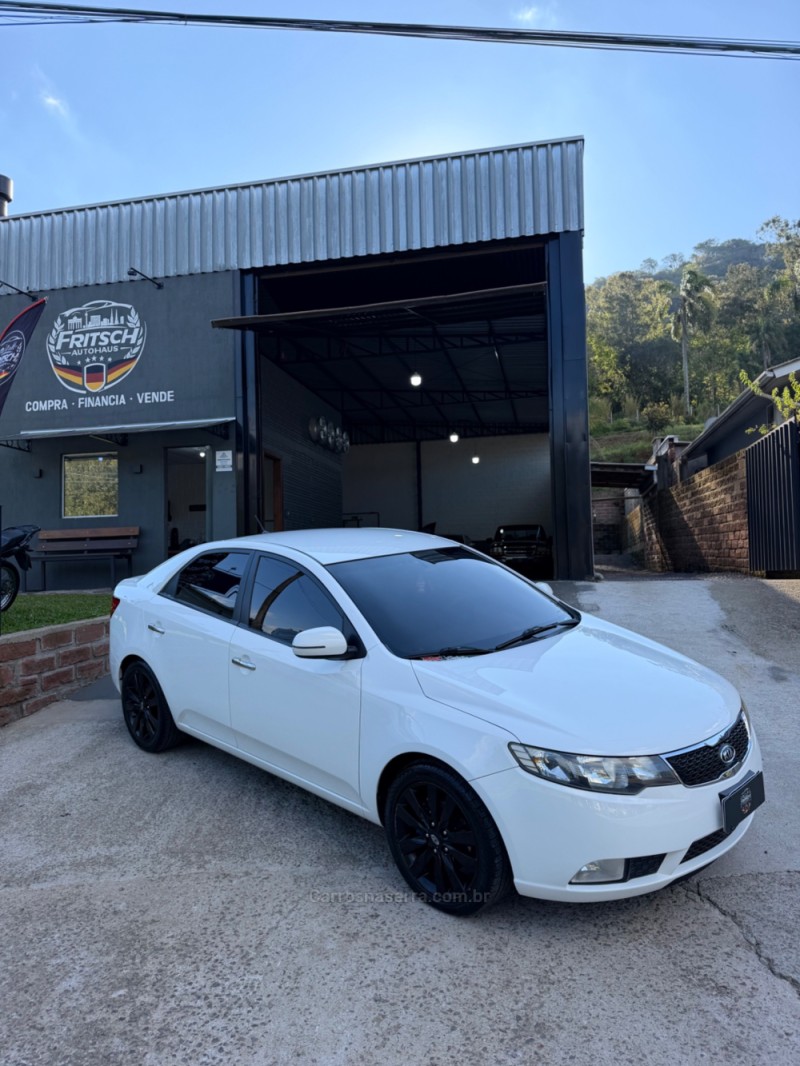 cerato 1.6 16v sx4 gasolina 4p automatico 2013 nova petropolis