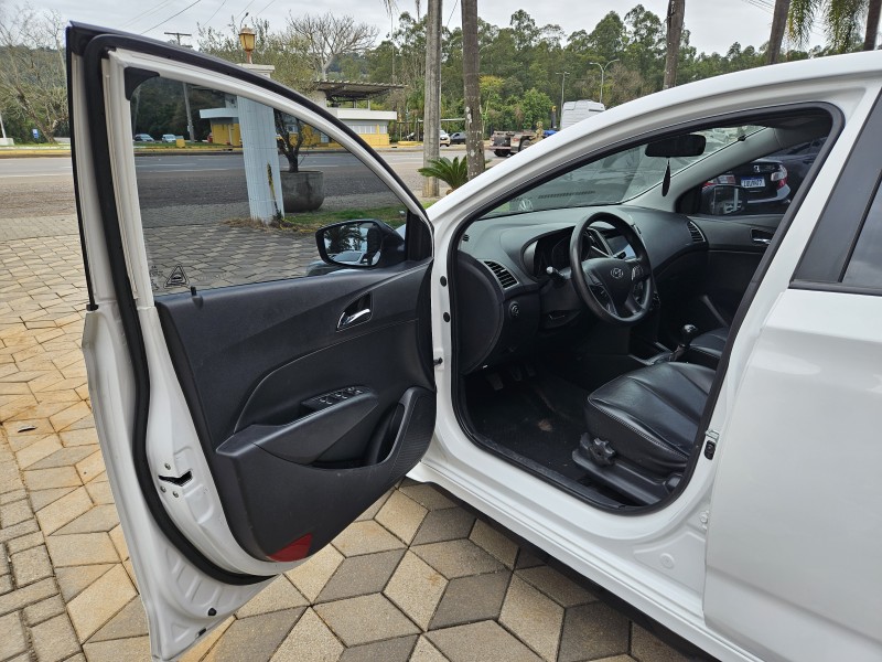 HB20 1.0 SPICY 12V FLEX 4P MANUAL - 2015 - BOM PRINCíPIO
