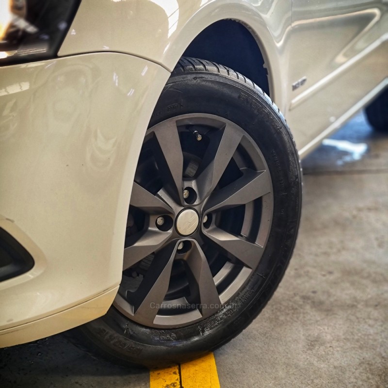 VOYAGE 1.0 MI 8V FLEX 4P MANUAL - 2013 - CAXIAS DO SUL